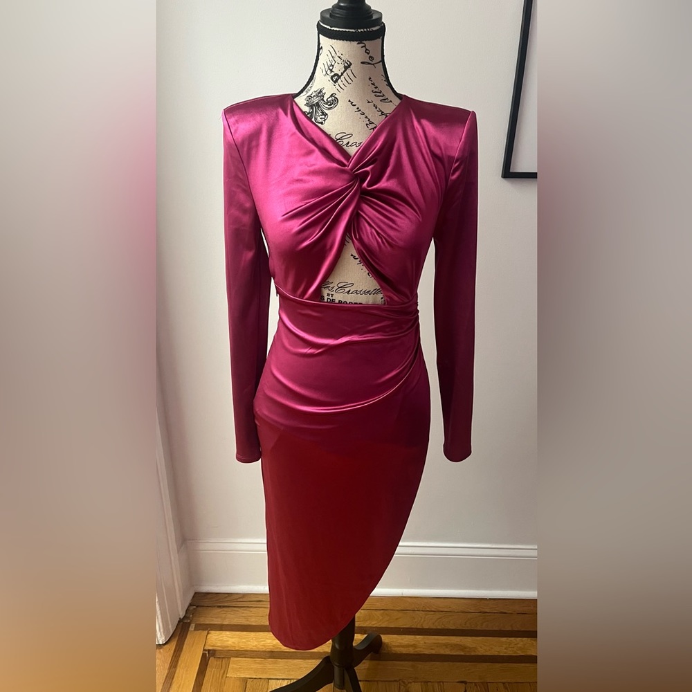 Mariya Midi Dress in Burgundy
Michael Costello
SIZE XS